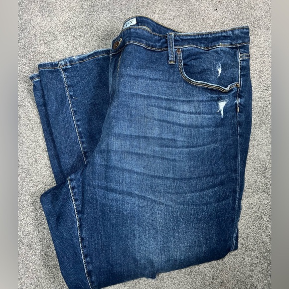 AVA & VIV Distressed Medium Wash Denim
High Rise Jeans Women's Size 26 - Picture 8 of 10